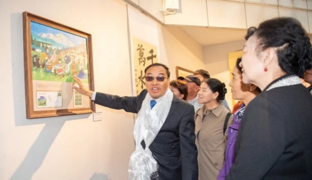 容铁书画篆刻作品捐赠公益展在拉萨举行