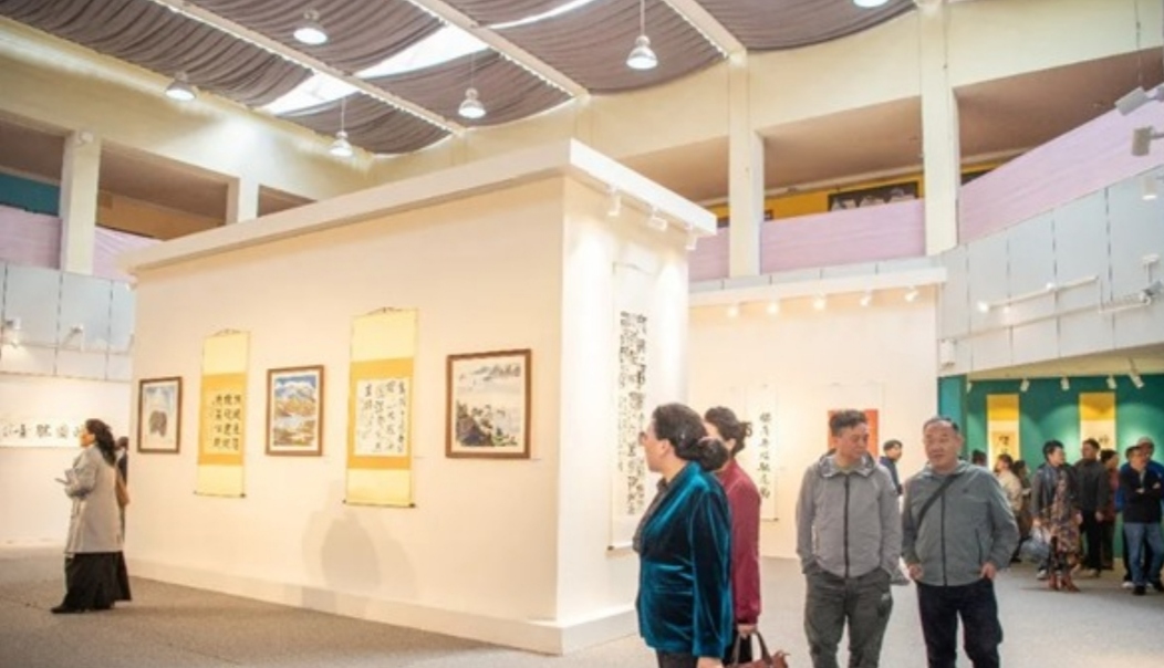 容铁书画篆刻作品捐赠公益展在拉萨举行