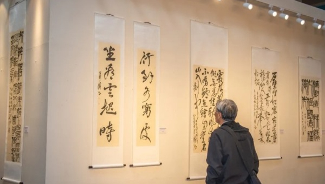 容铁书画篆刻作品捐赠公益展在拉萨举行